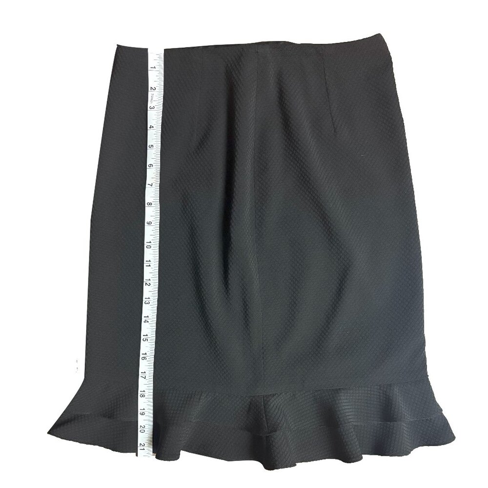Maggie London Size 6 Petite Black Ruffle A-Line Skirt Textured Material